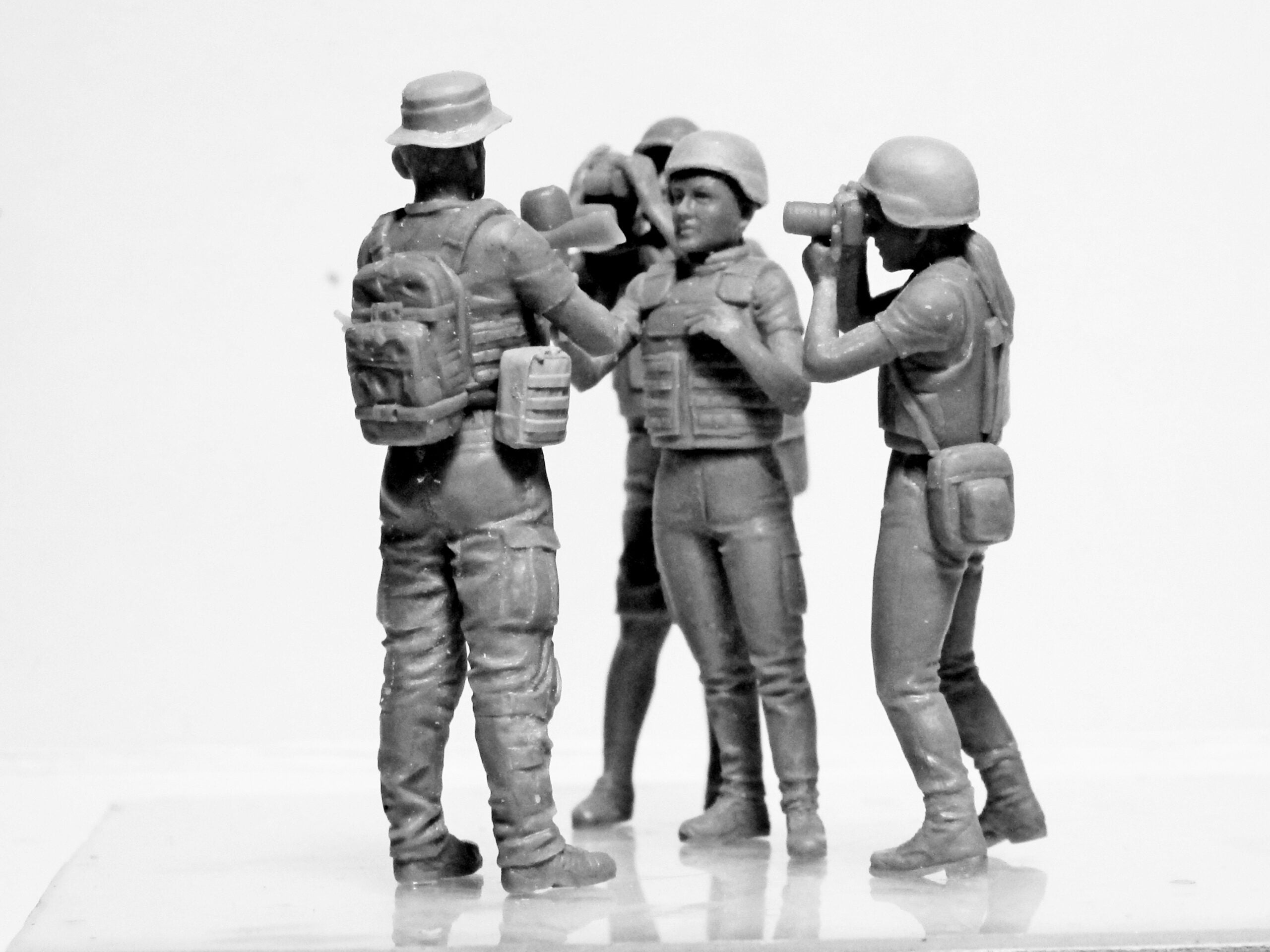 ICM 35751 Plastic models figures Scale 1:35 Journalists in War (4 figures)