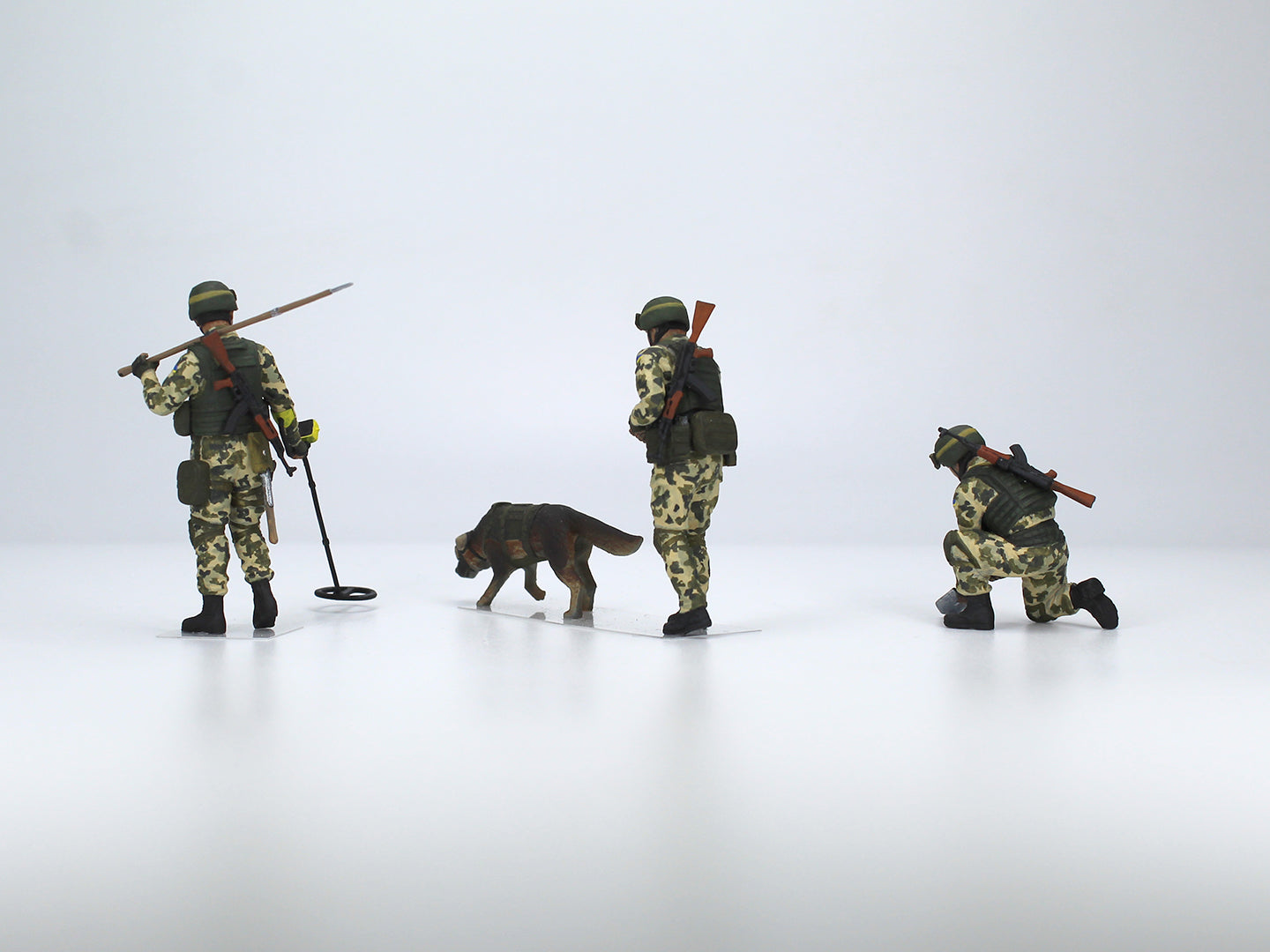 ICM 35753 Scale 1:35 “To be ahead to save life” Sappers Armed Forces of Ukraine