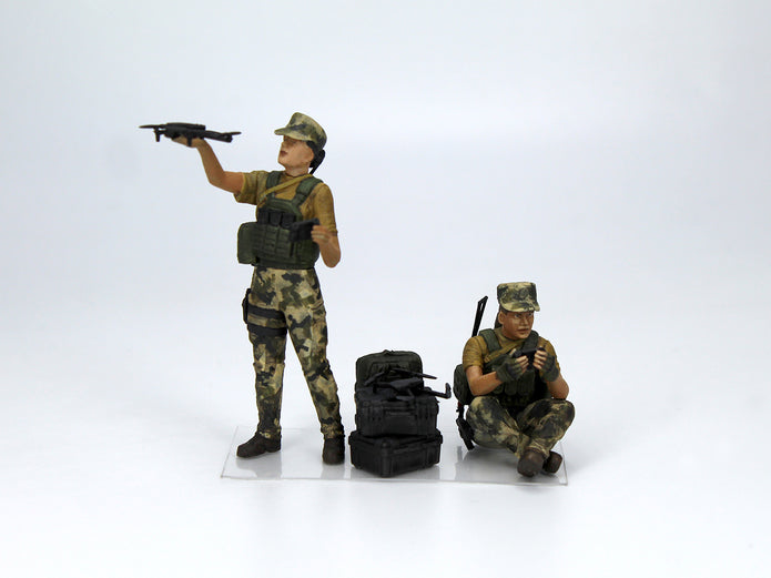 War has no gender-Female servicemen Armed Forces of Ukraine ICM35755 Scale 1:35