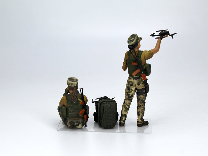 War has no gender-Female servicemen Armed Forces of Ukraine ICM35755 Scale 1:35