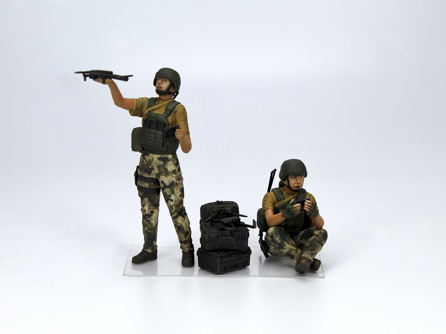 War has no gender-Female servicemen Armed Forces of Ukraine ICM35755 Scale 1:35