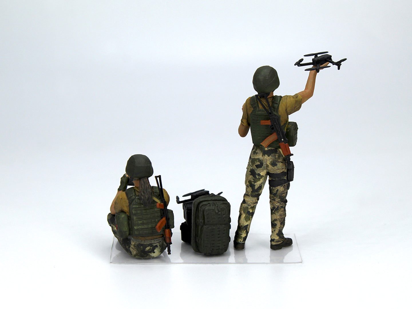 War has no gender-Female servicemen Armed Forces of Ukraine ICM35755 Scale 1:35