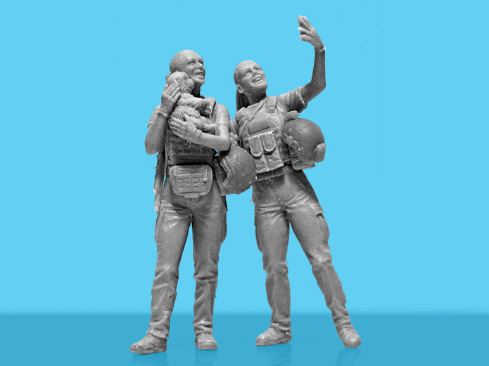 War has no gender-Female servicemen Armed Forces of Ukraine ICM35755 Scale 1:35