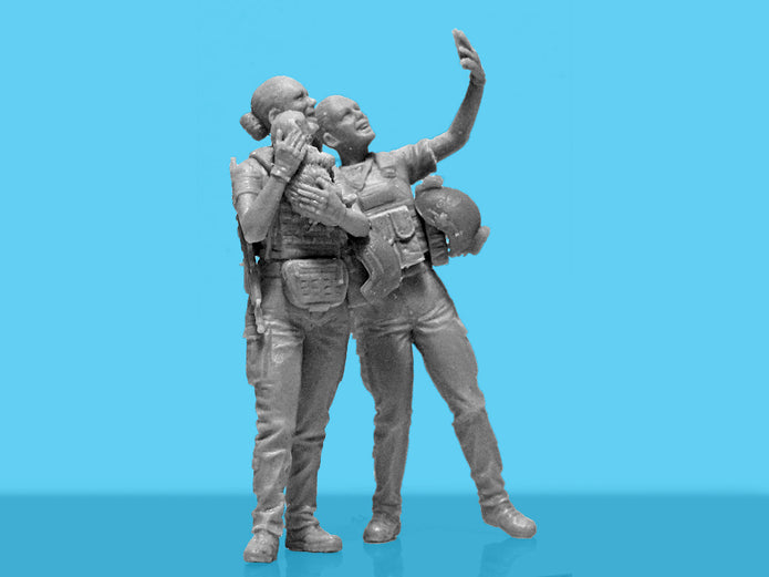 War has no gender-Female servicemen Armed Forces of Ukraine ICM35755 Scale 1:35