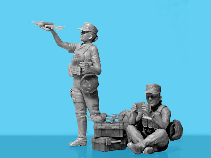 War has no gender-Female servicemen Armed Forces of Ukraine ICM35755 Scale 1:35