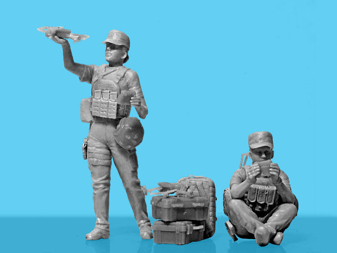 War has no gender-Female servicemen Armed Forces of Ukraine ICM35755 Scale 1:35