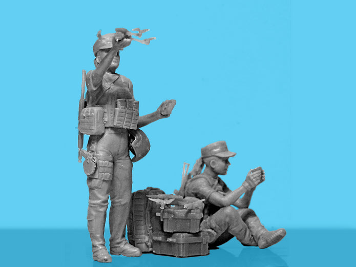 War has no gender-Female servicemen Armed Forces of Ukraine ICM35755 Scale 1:35
