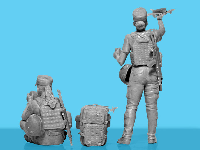 War has no gender-Female servicemen Armed Forces of Ukraine ICM35755 Scale 1:35