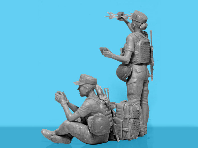 War has no gender-Female servicemen Armed Forces of Ukraine ICM35755 Scale 1:35