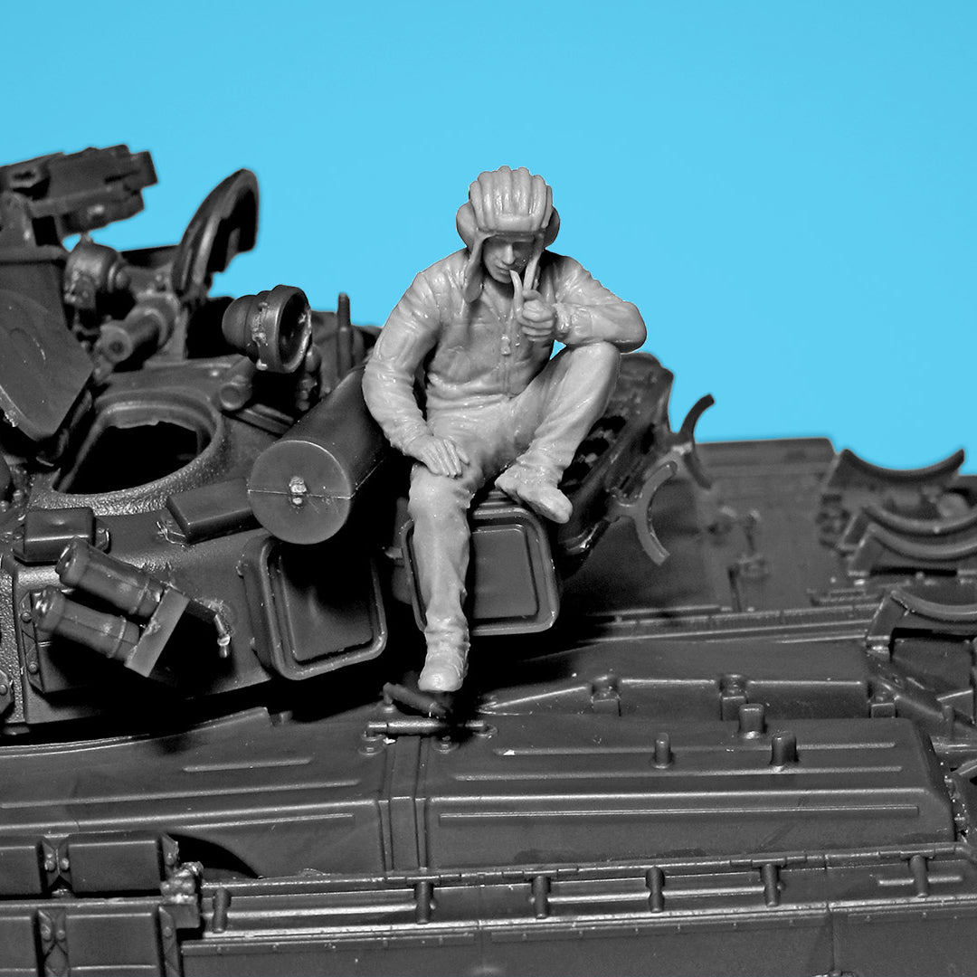 Tank Crew of the Armed Forces of Ukraine Plastic Model Kit Figures 1:35 ICM35756