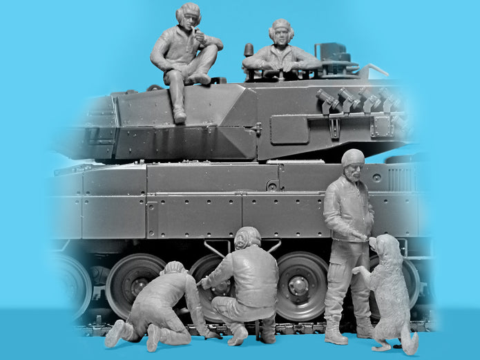 Leopard 2 crew of the Armed Forces of Ukraine Scale Model Kit 1:35 ICM 35757