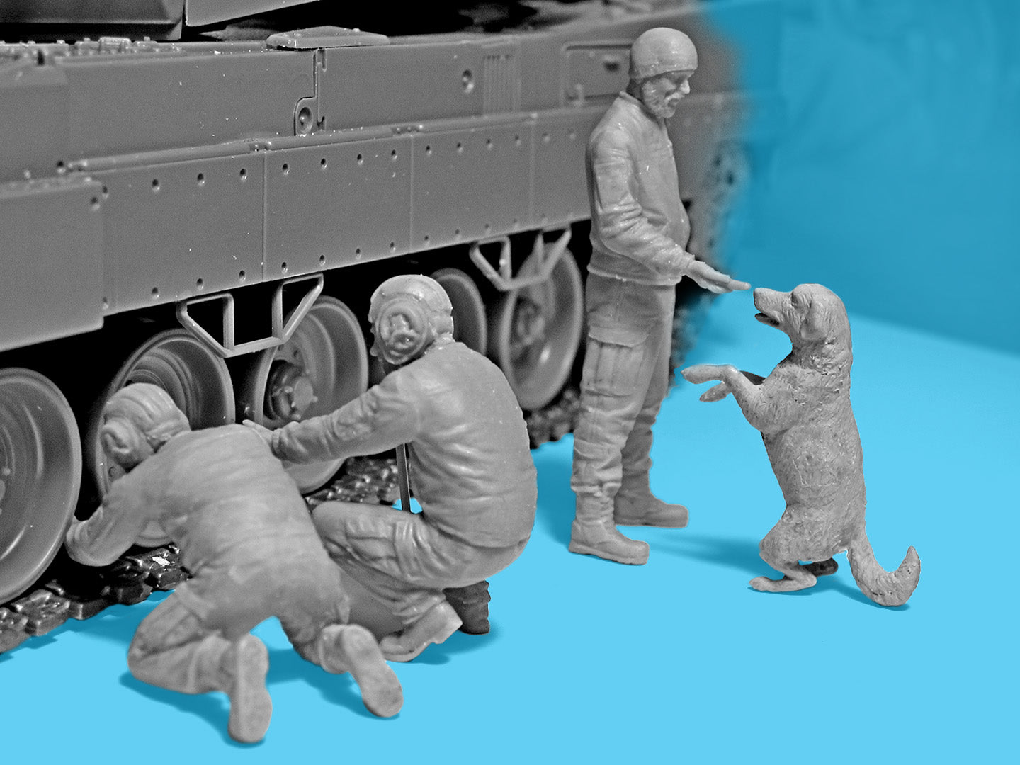 Leopard 2 crew of the Armed Forces of Ukraine Scale Model Kit 1:35 ICM 35757