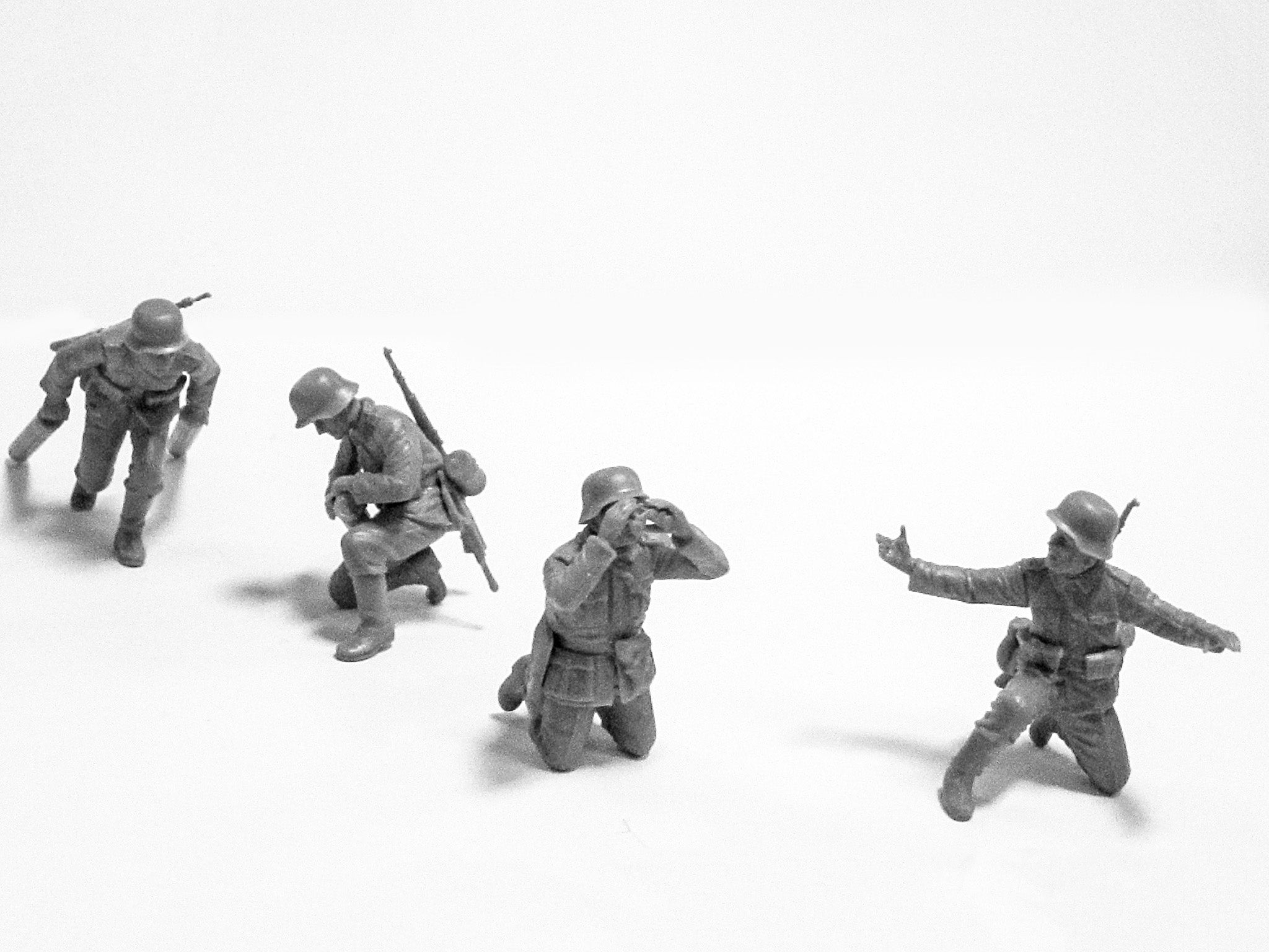 ICM 35801 Plastic model kit Scale 1:35 7,62cm Pak 36r gun with German crew