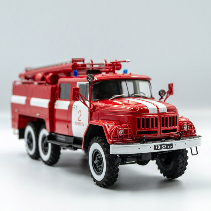 Chernobyl 2. Fire Fighters (AC-40-137A firetruck + 4 figures + diorama base with background) Scale 1/35 ICM 35902