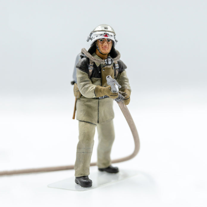 Chernobyl 2. Fire Fighters (AC-40-137A firetruck + 4 figures + diorama base with background) Scale 1/35 ICM 35902