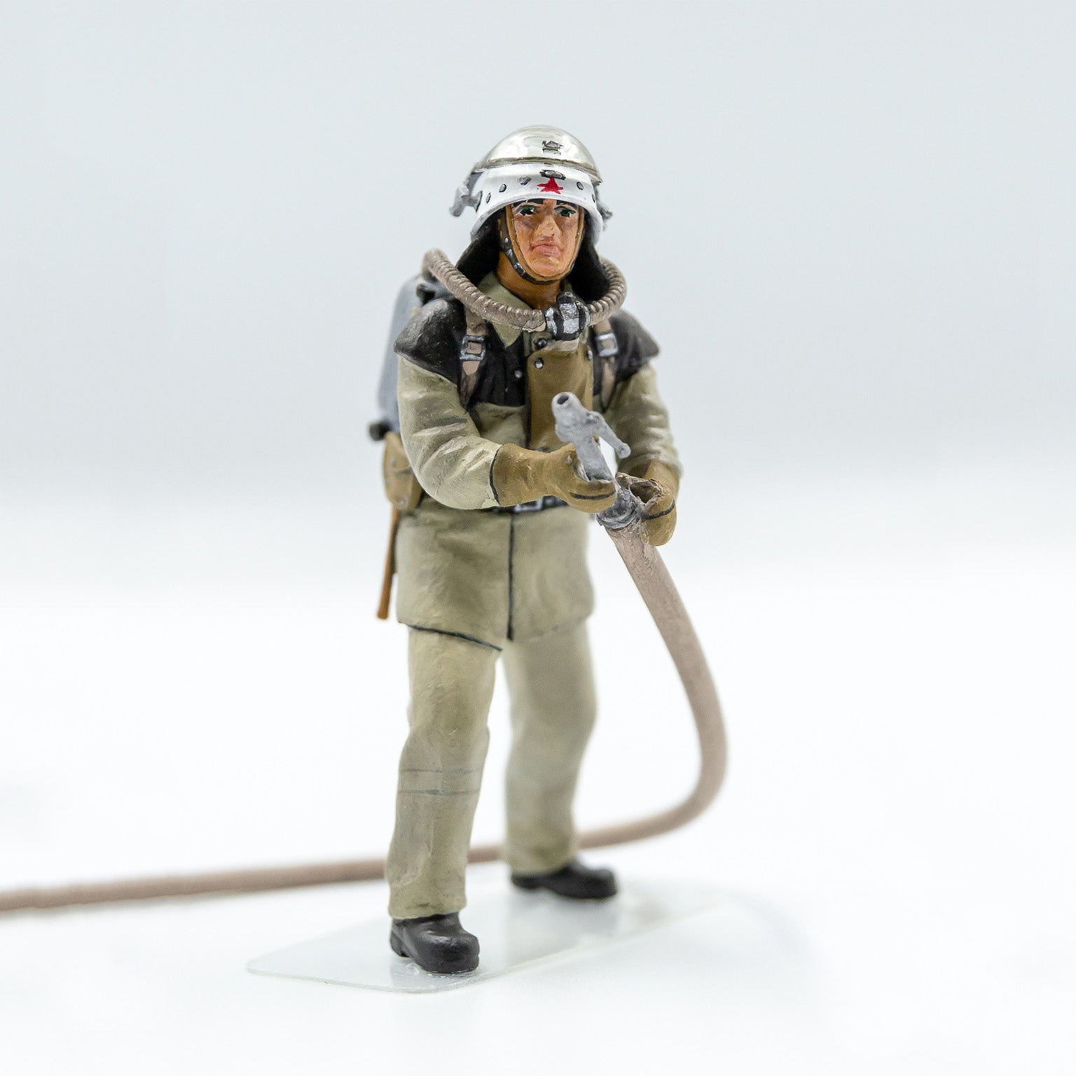 Chernobyl 2. Fire Fighters (AC-40-137A firetruck + 4 figures + diorama base with background) Scale 1/35 ICM 35902