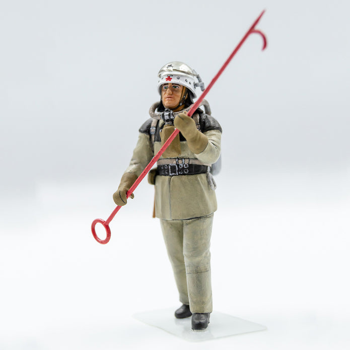 Chernobyl 2. Fire Fighters (AC-40-137A firetruck + 4 figures + diorama base with background) Scale 1/35 ICM 35902
