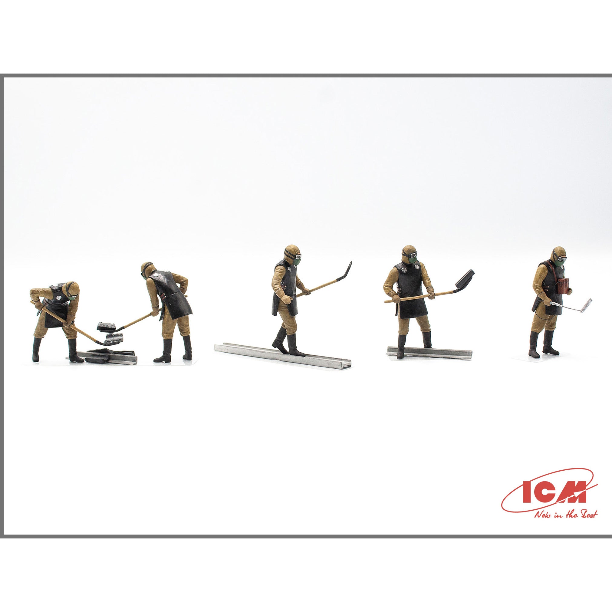 ICM 35903 Plastic model kit Scale 1:35 Chernobyl #3. Rubble cleaners (5 figures)