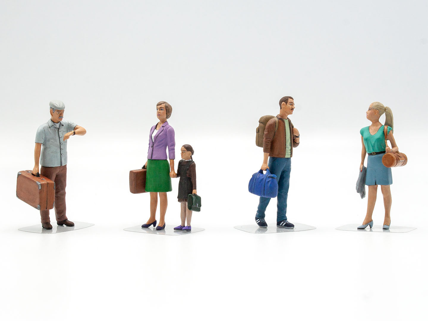 ICM 35905 Plastic model figures kit Scale 1:35 Chernobyl #5 Evacuation kit model