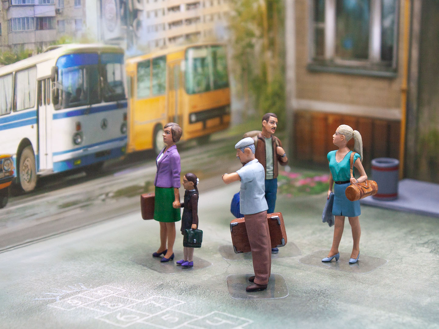 ICM 35905 Plastic model figures kit Scale 1:35 Chernobyl #5 Evacuation kit model