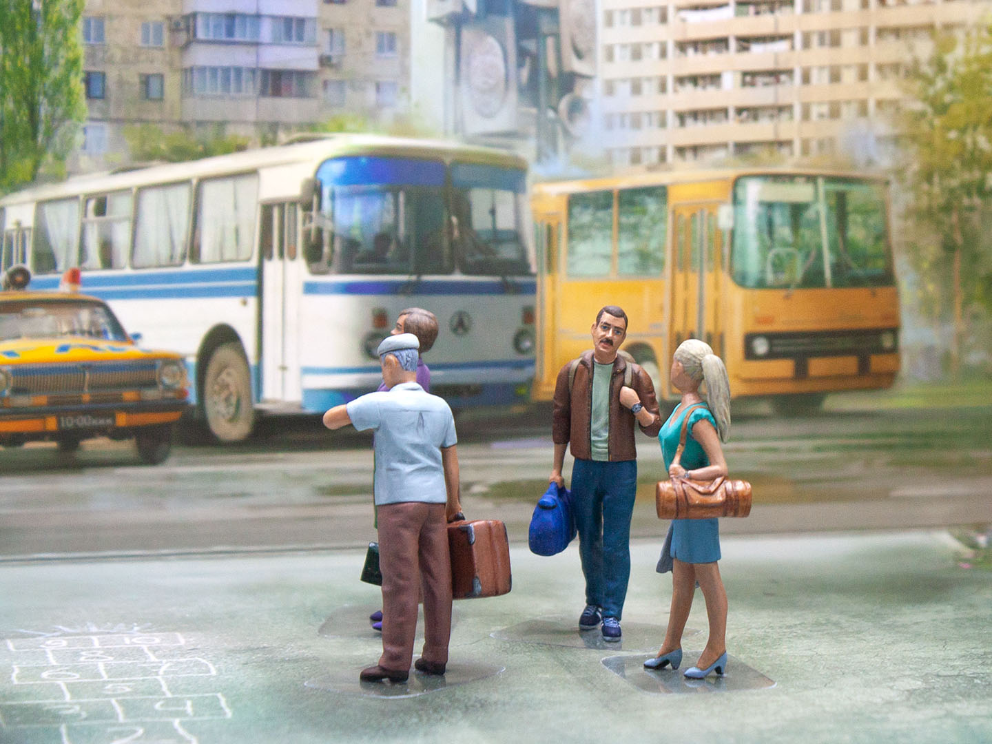 ICM 35905 Plastic model figures kit Scale 1:35 Chernobyl #5 Evacuation kit model