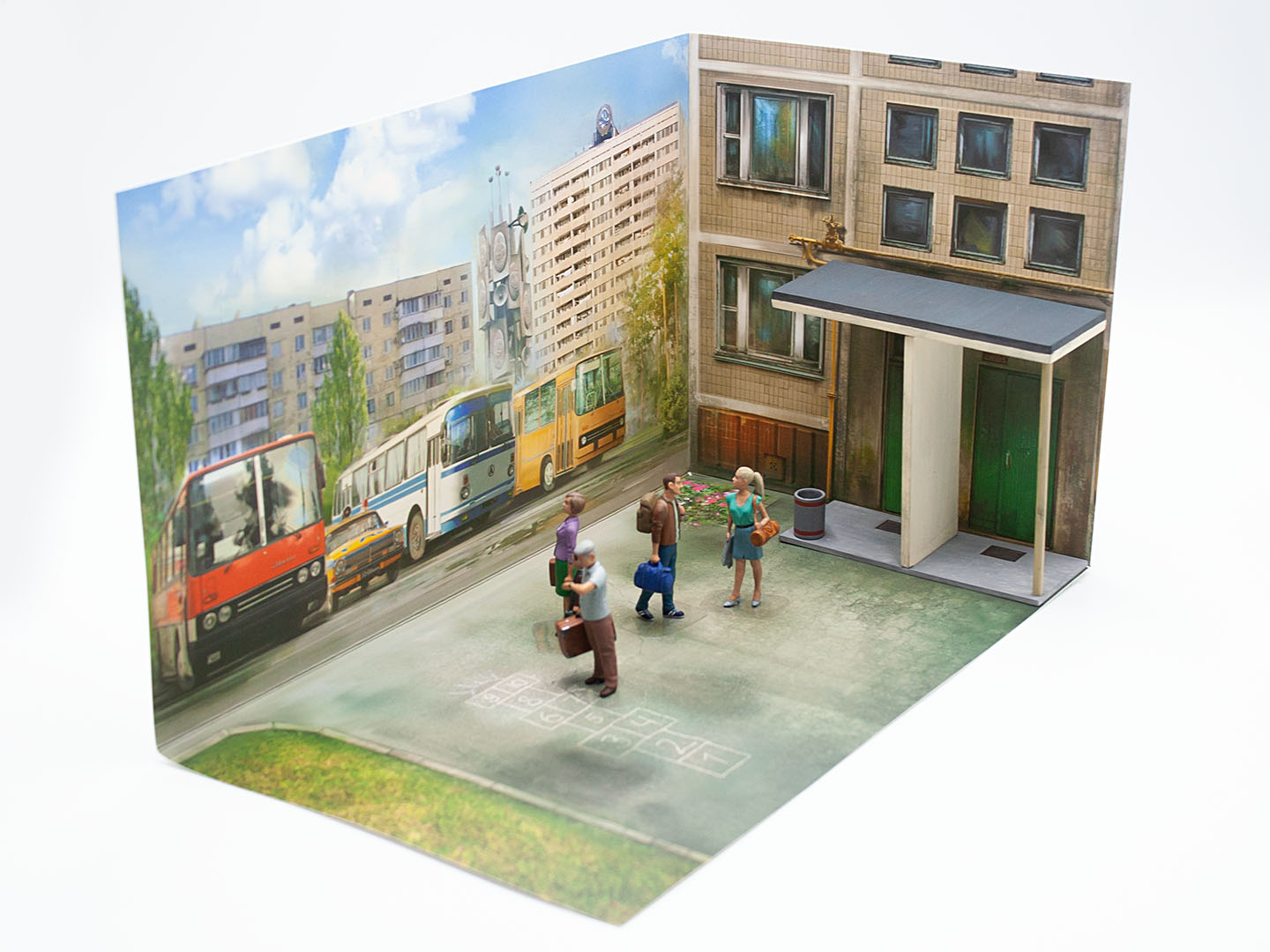 ICM 35905 Plastic model figures kit Scale 1:35 Chernobyl #5 Evacuation kit model