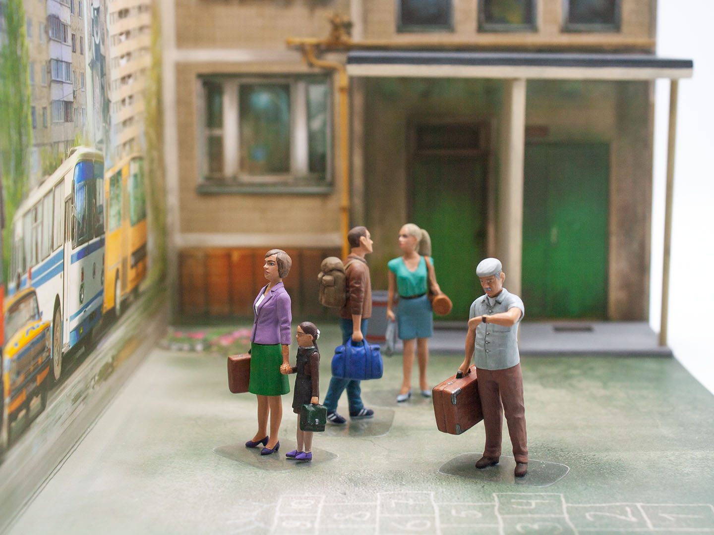 ICM 35905 Plastic model figures kit Scale 1:35 Chernobyl #5 Evacuation kit model