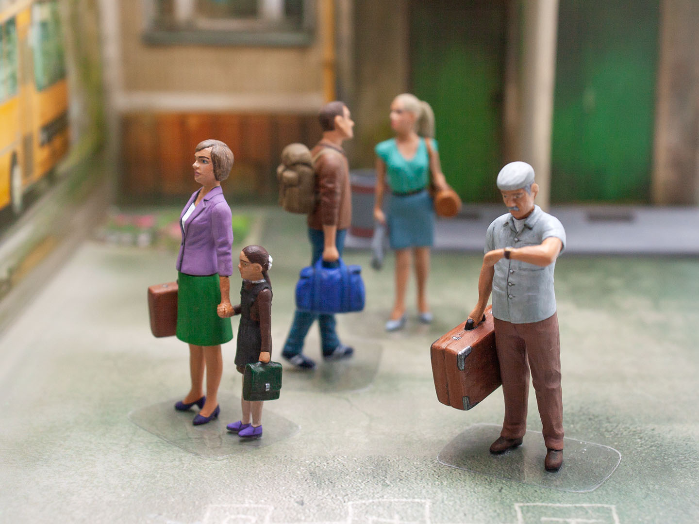 ICM 35905 Plastic model figures kit Scale 1:35 Chernobyl #5 Evacuation kit model