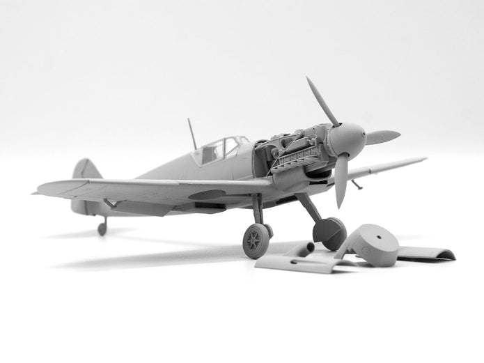 ICM 48107 model kit aircraft 1:48 Messerschmitt Bf-109 F4/R6 WWII German fighter