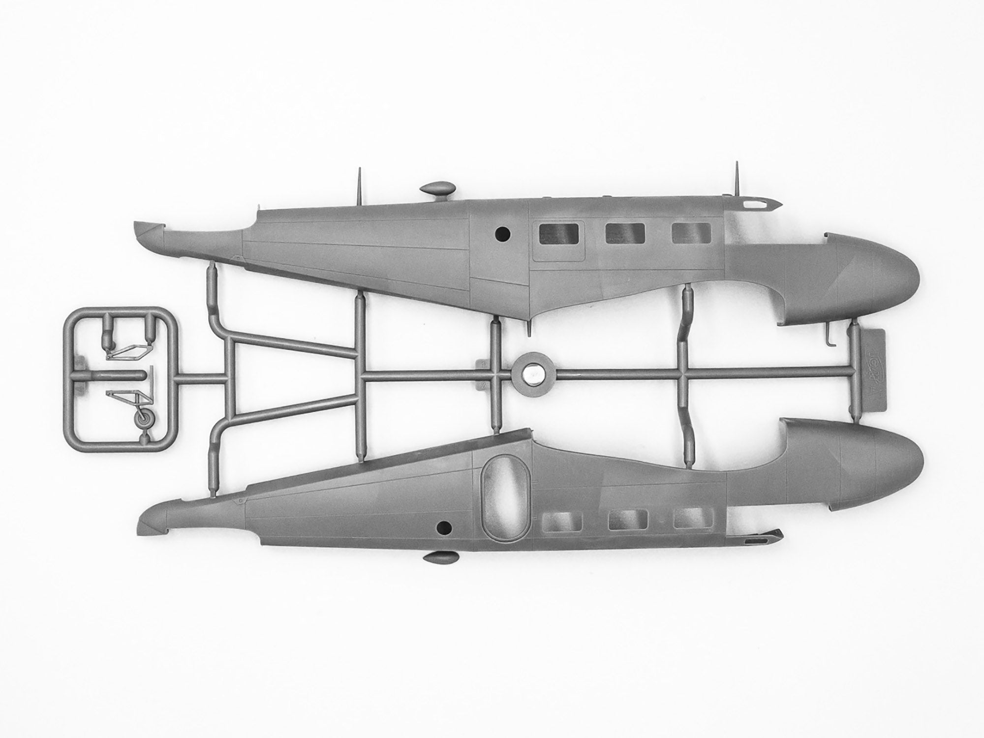 ICM 48185 Plastic model kit aircraft Scale 1:48 C18S American Passenger Aircraft