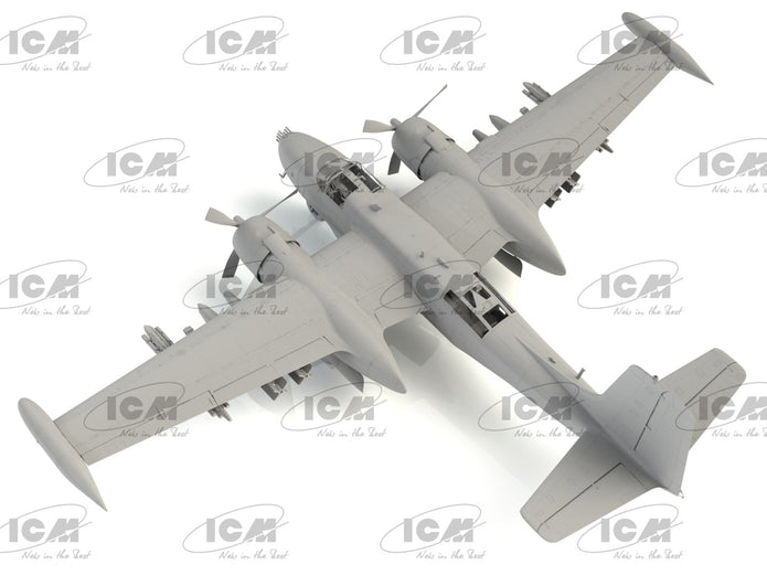 ICM 48280 model kit aircraft 1:48 B-26K with USAF Pilots & Ground Personnel