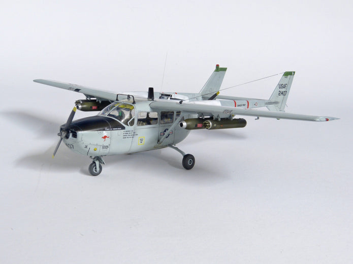 ICM 48290 Scale model aircraft 1:48 Cessna O2A Skymaster American Reconnaissance