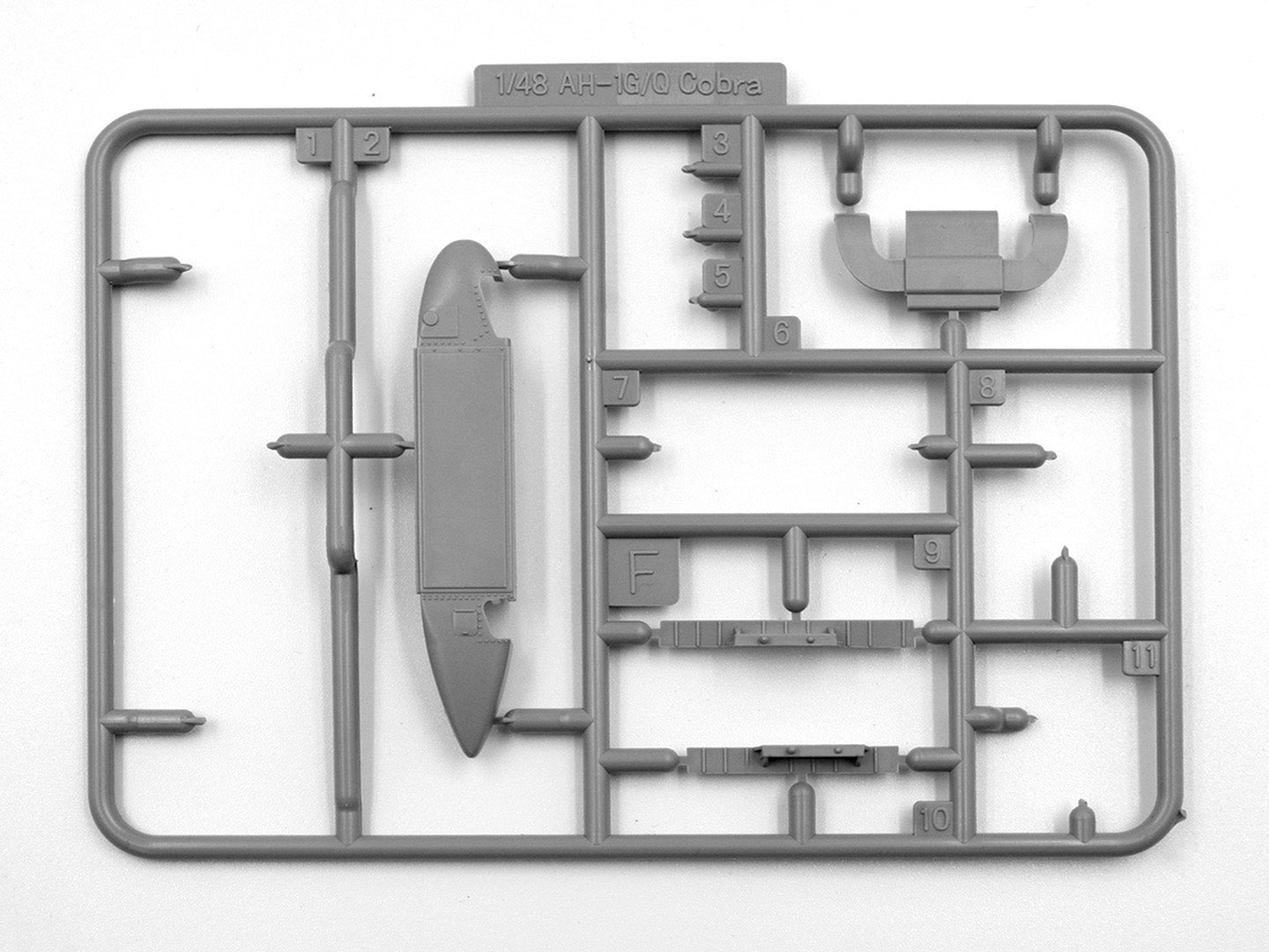 AH-1G Cobra and M8A1 US Landing Mat Scale 1:48 ICM48298 Plastic Model Helicopter Kit