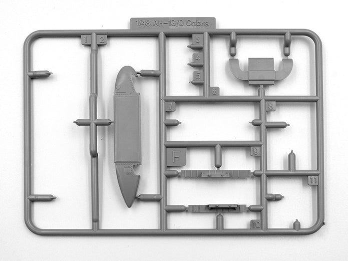 AH-1G Cobra and M8A1 US Landing Mat Scale 1:48 ICM48298 Plastic Model Helicopter Kit