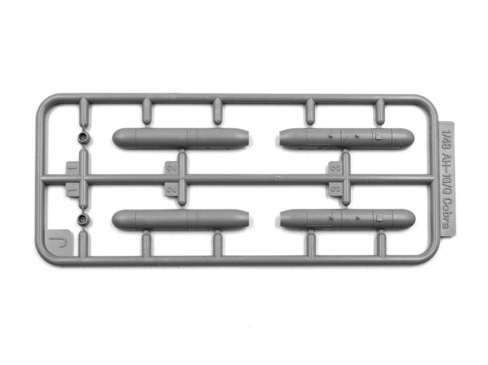 AH-1G Cobra and M8A1 US Landing Mat Scale 1:48 ICM48298 Plastic Model Helicopter Kit