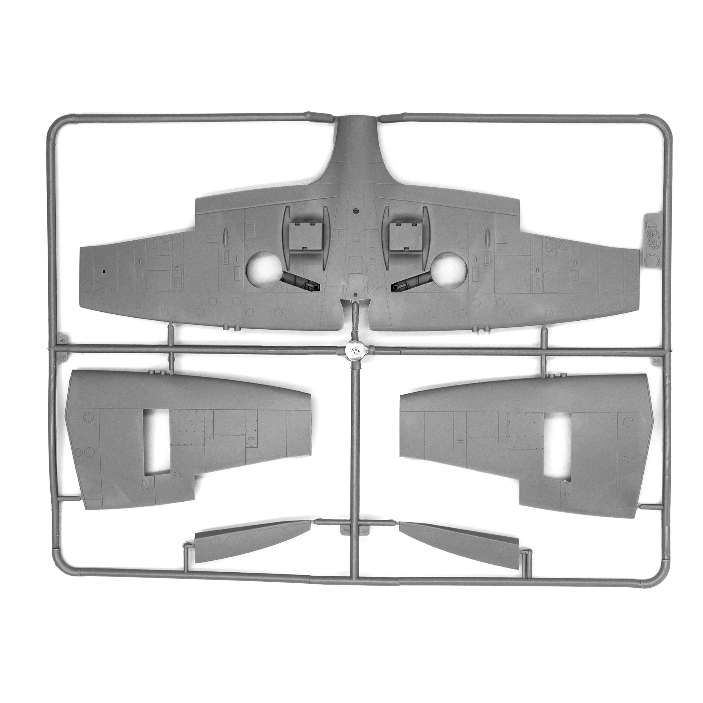 ICM 48801 Scale model kit 1:48 Spitfire Mk.IX with RAF pilots & ground personnel