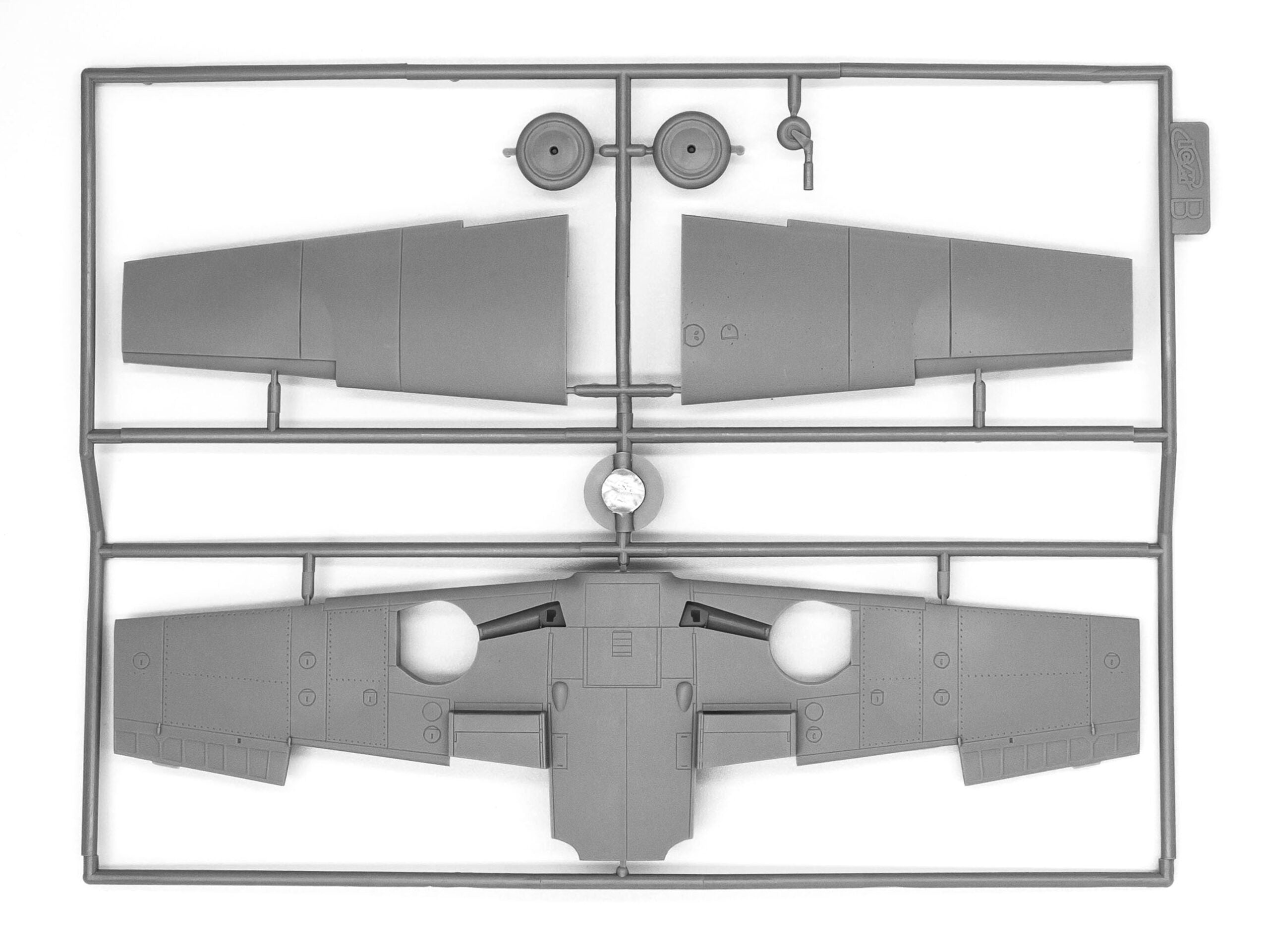 ICM 48803 Plastic model kit 1:48 Bf-109F-2 with German pilots & ground personnel
