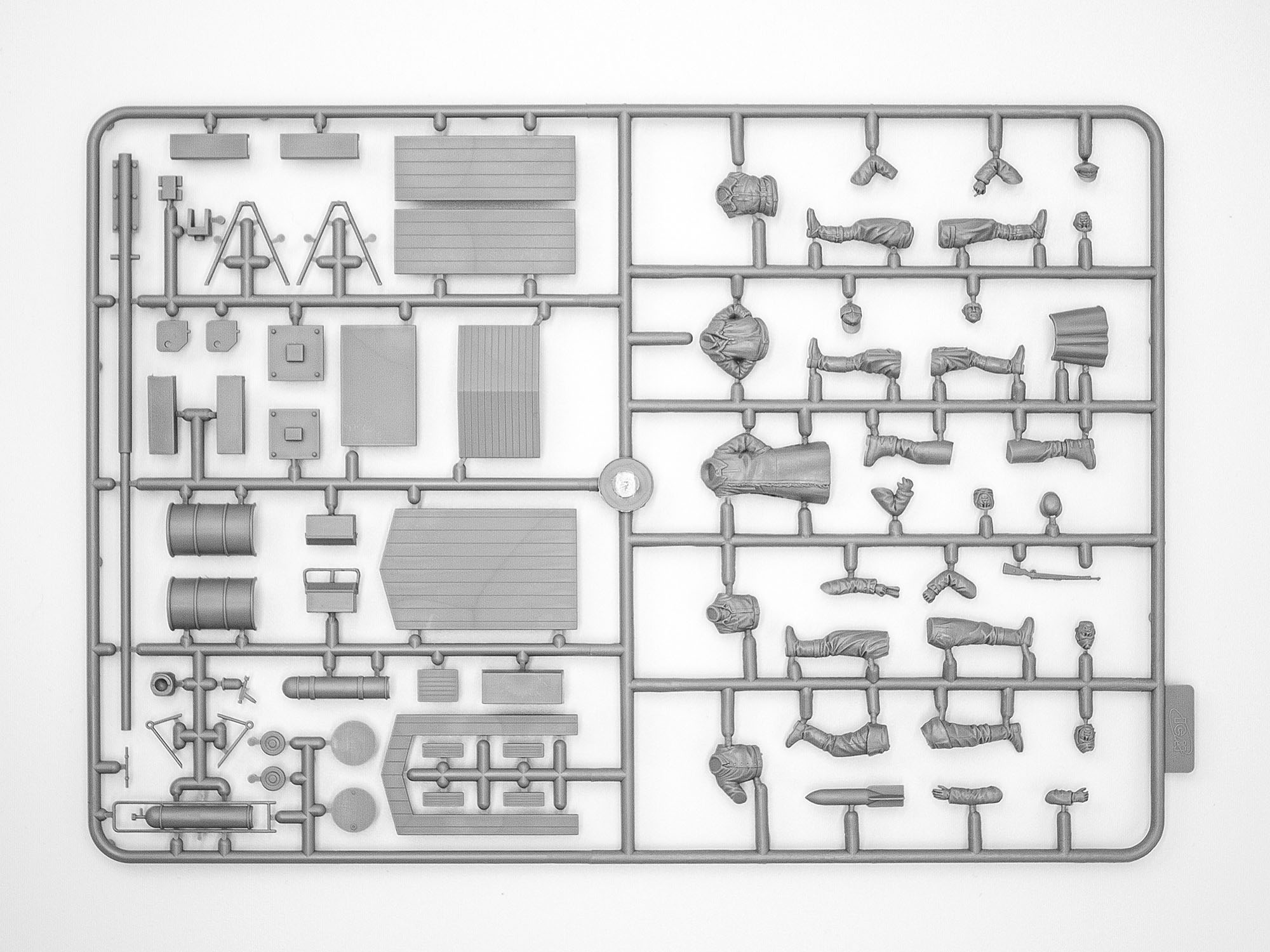 ICM 48804 Plastic model kit Scale 1:48 Bf-109F-4 with German Luftwaffe personnel