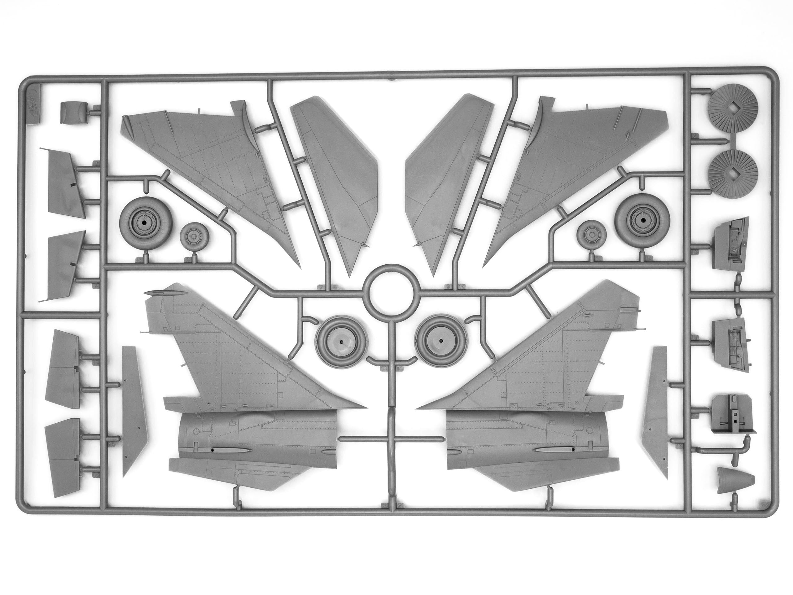 ICM 48901 Plastic model kit aircraft 1:48 Soviet reconnaissance plane MiG-25 RBT