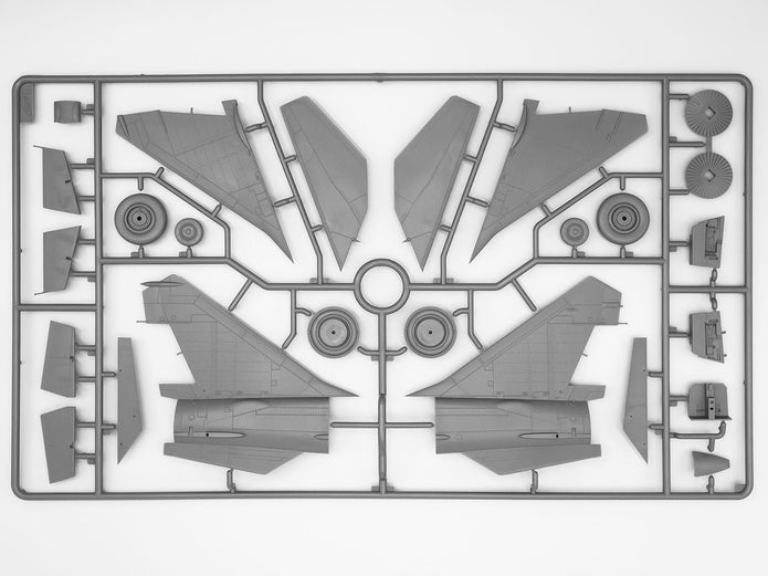 ICM 48902 Plastic model kit aircraft 1:48 Soviet reconnaissance plane MiG-25 RB