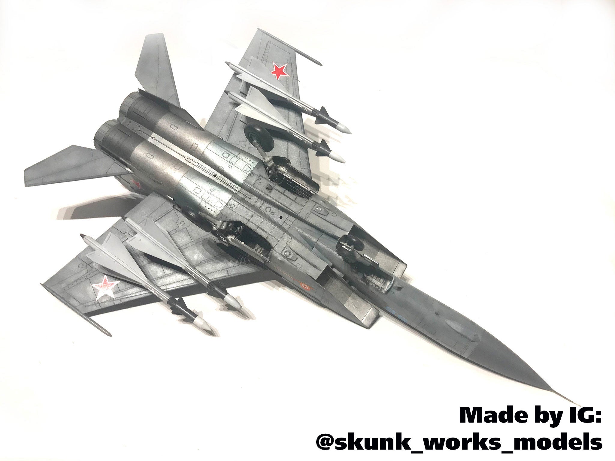 ICM 48903 Plastic model kit aircraft 1:48 MiG-25 PD, Soviet Interceptor Fighter