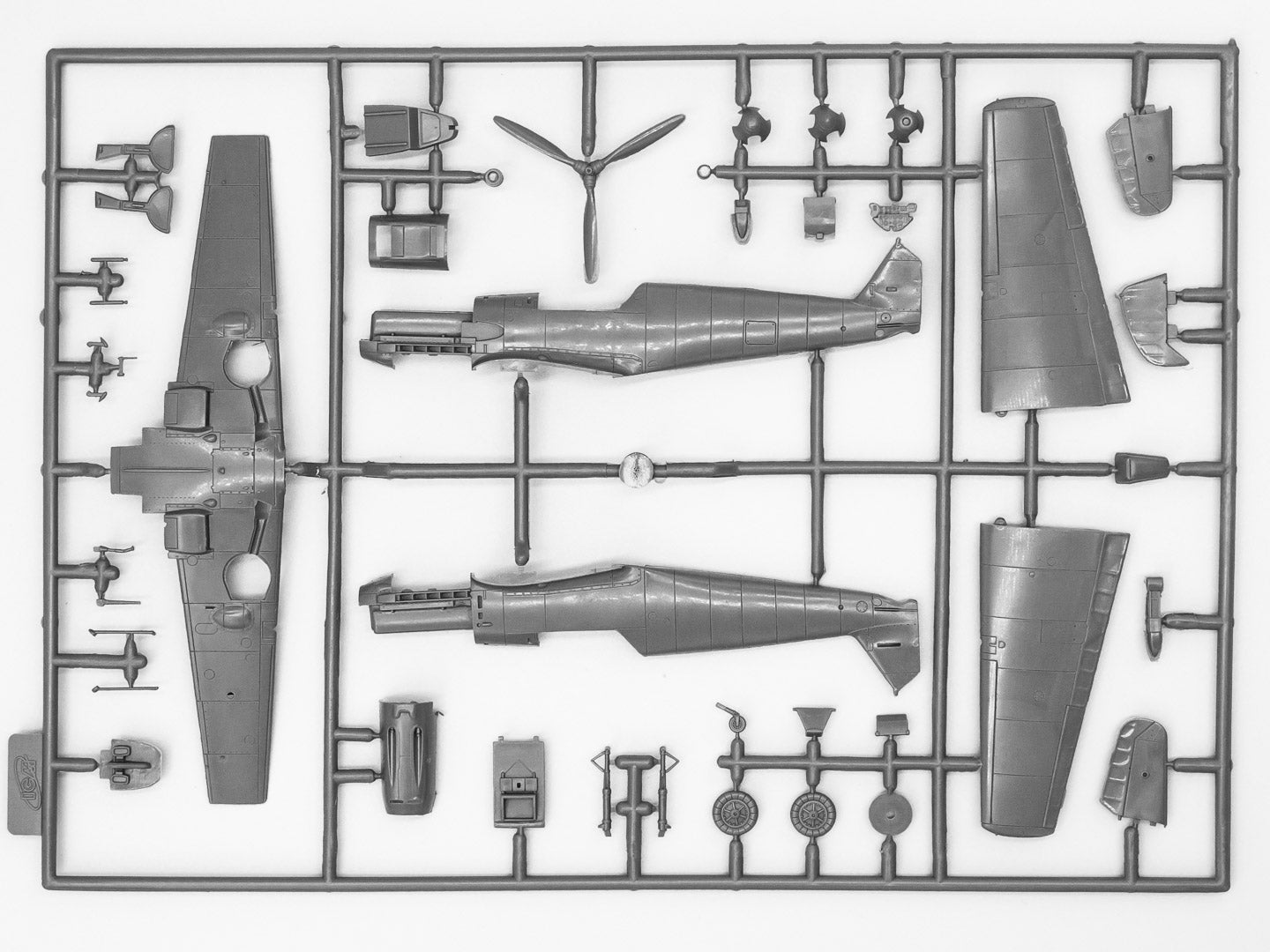 ICM 72135 Scale model aircraft 1:72 Messerschmitt Bf109E-7/B WWII German fighter