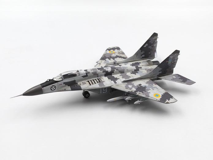 ICM 72143 Scale aicraft 1/72 Radar Hunter MiG-29 “9-13” Ukrainian Fighter HARM