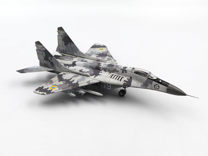 ICM 72143 Scale aicraft 1/72 Radar Hunter MiG-29 “9-13” Ukrainian Fighter HARM