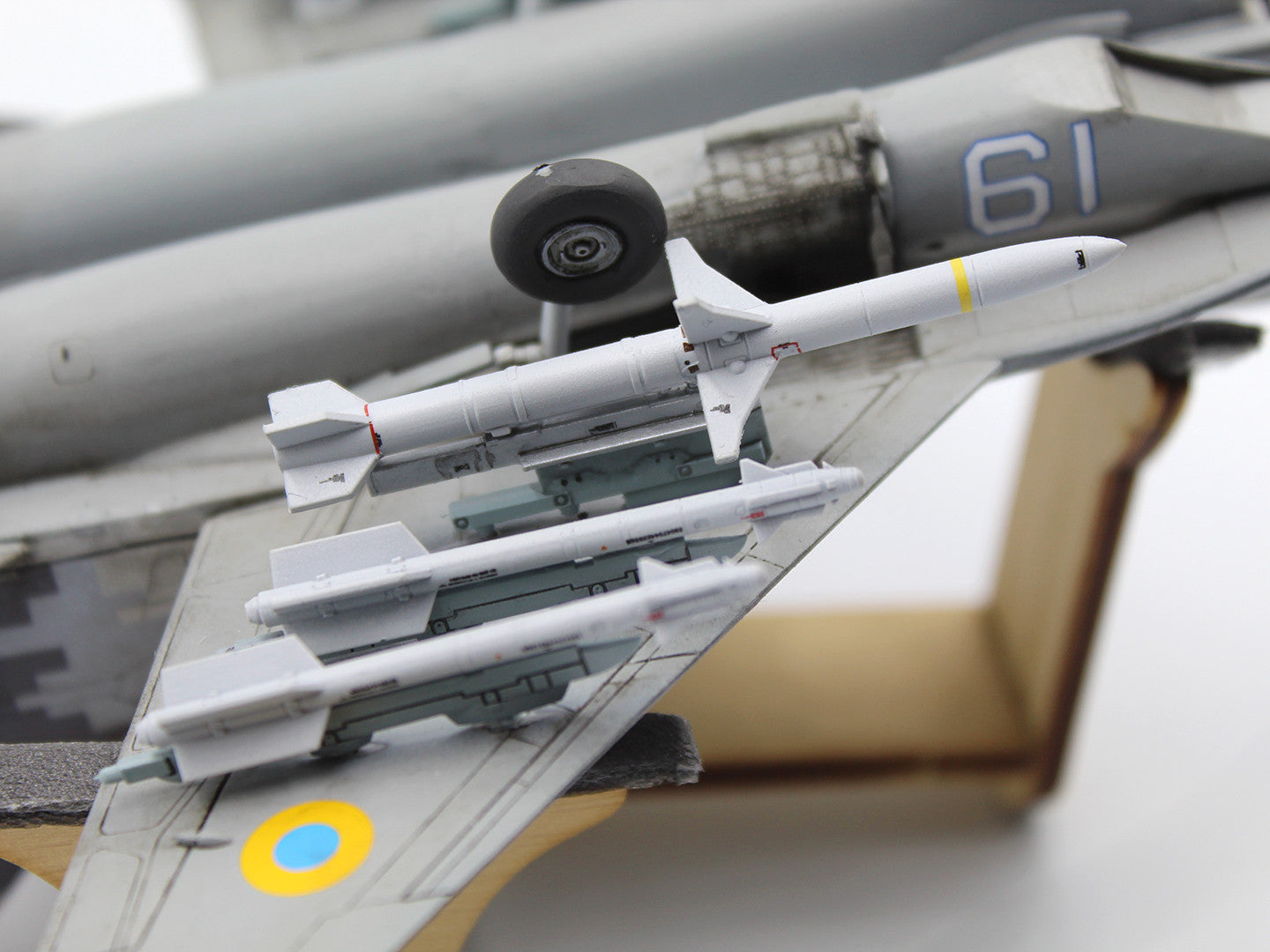 ICM 72143 Scale aicraft 1/72 Radar Hunter MiG-29 “9-13” Ukrainian Fighter HARM