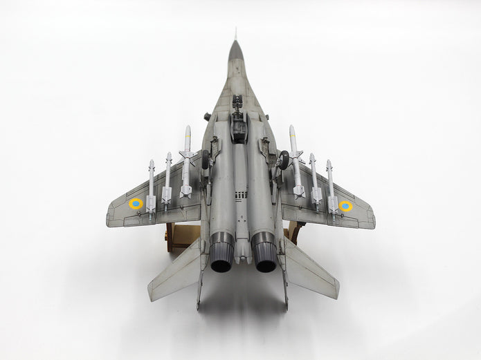 ICM 72143 Scale aicraft 1/72 Radar Hunter MiG-29 “9-13” Ukrainian Fighter HARM