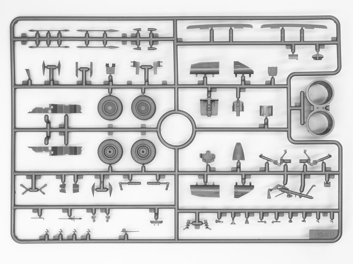 ICM 72172 Plastic model kit aircraft 1:72 MiG-25 RBT Soviet Reconnaissance Plane