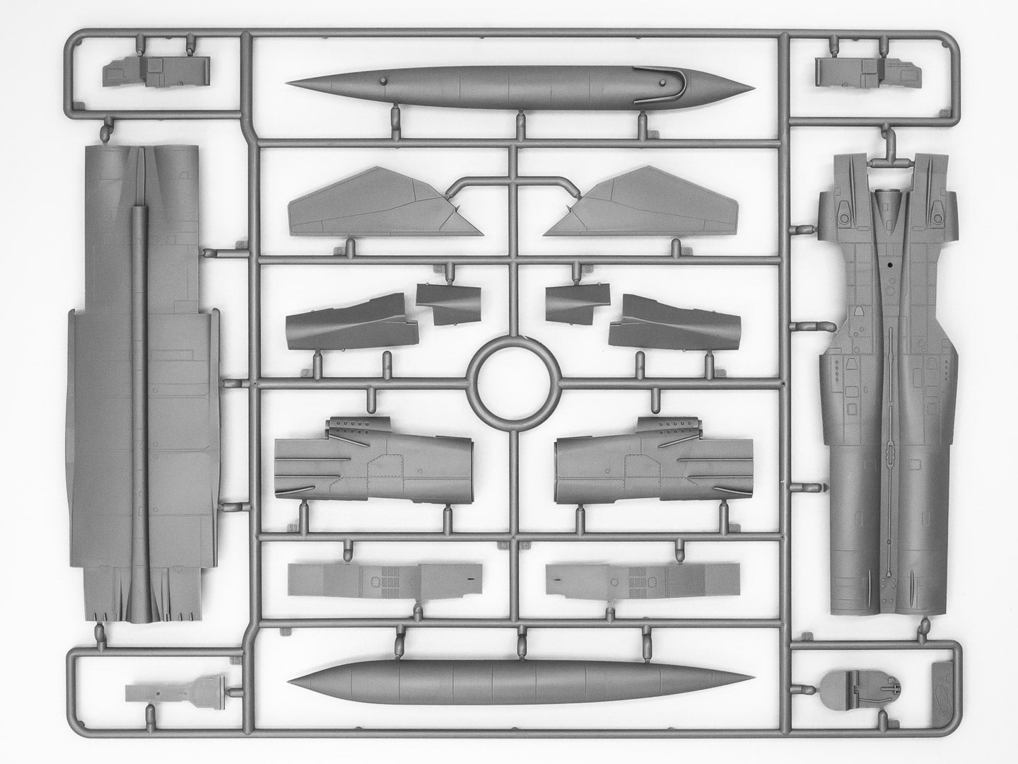 ICM 72172 Plastic model kit aircraft 1:72 MiG-25 RBT Soviet Reconnaissance Plane