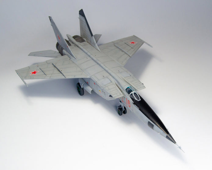 ICM 72172 Plastic model kit aircraft 1:72 MiG-25 RBT Soviet Reconnaissance Plane