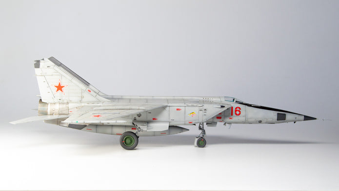 ICM 72172 Plastic model kit aircraft 1:72 MiG-25 RBT Soviet Reconnaissance Plane